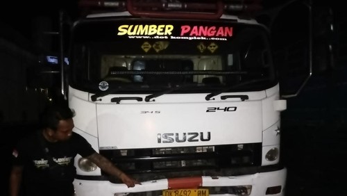 Kondisi salah satu kendaran setelah mengalami tabrakan beruntun di Jalan Nasional Denpasar-Gilimanuk, Rabu (29/5/2024).