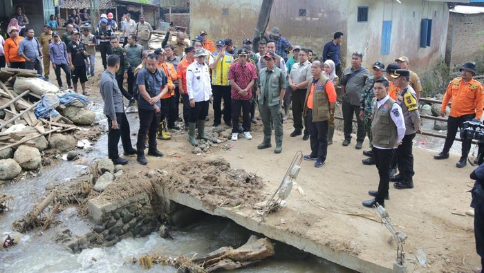 Kepala BNPB meninjau lokasi terdampak banjir di OKU.