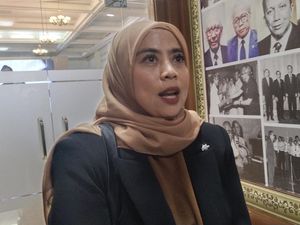 Suami Maju Pilkada, Komisioner KPU Betty Epsilon Mundur dari Korwil Maluku