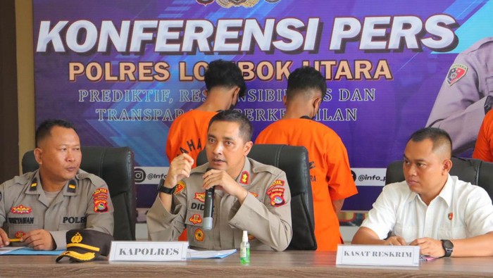 Kapolres Lombok Utara, AKBP Didik Putra Kuncoro dan Kasatreskrim Polres Lombok Utara Iptu Ghufron Subeki saat konferensi pers, Rabu (29/5/2024). Foto: Humas Polres Lombok Utara.
