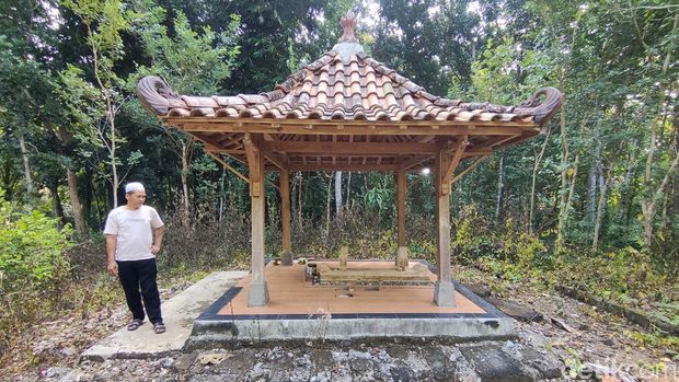 Makam Ki Wonokesonggo yang terletak di belakang Balai Padukuhan Kedungwanglu, Kapanewon Playen, Kabupaten Gunungkidul, dipotret Rabu (29/5/2024).