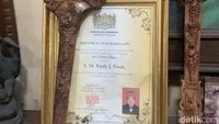 Terdapat rumah kalang, yang diketahui ternyata menjadi bangunan utama yang bentuknya masih dipertahankan sejak awal berdirinya Rumah Pesik. Rumah itu menjadi mini museum dan memuat koleksi koleksi Rudy mulai dari keris, patung, arca, hingga barang-barang antik peninggalan dari berbagai negara. Museum hanya dibuka by request pengunjung dan harus membayar tiket masuk Rp 25.000.