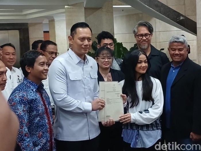 Nirina Zubir dan AHY