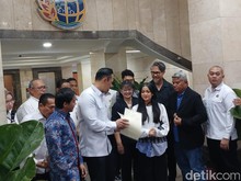 Nirina Zubir Mau Bantu Masyarakat yang Punya Masalah dengan Mafia Tanah