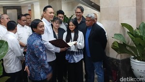 Nirina Zubir sempat mengungkapkan ada dua sertifikat tanah milik ibundanya yang dipecah menjadi empat oleh mantan ART, Riri Khasmita yang kini sudah mendekam di penjara. Foto: Febri/detikHOT