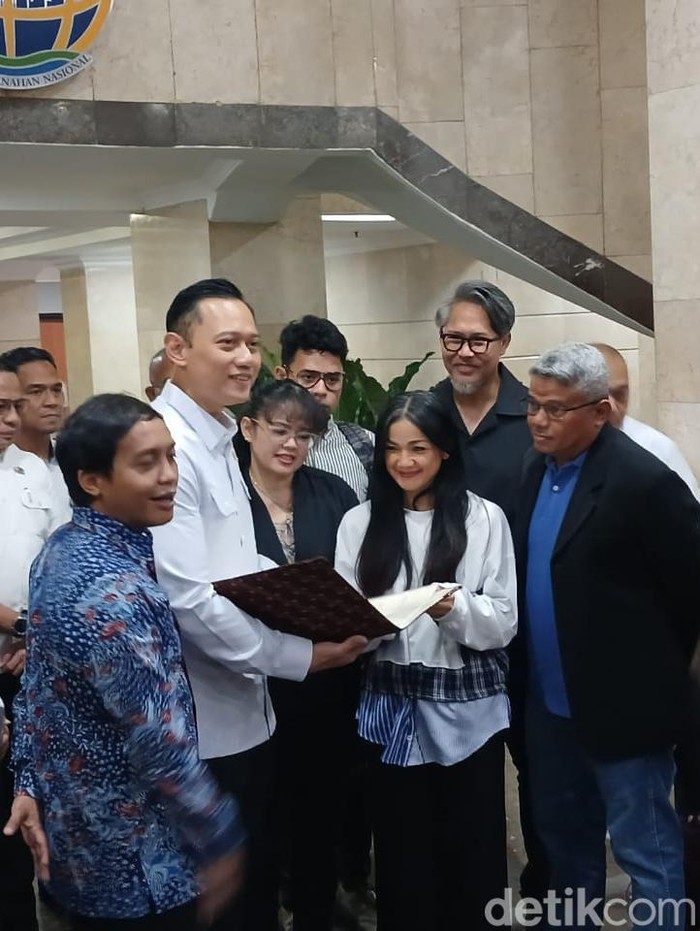Nirina Zubir dan AHY
