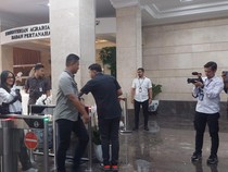 Nirina Zubir Sambangi AHY di Kantor Kementerian ATR, Sebut Ada Kabar Baik