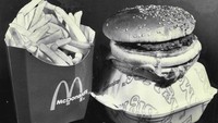 Menu ikonik McDonalds yaitu Big Mac diperkenalkan tahun 1968. Sejak saat itulah, burger dengan patty daging tebal ini jadi menu primadona di McDonalds. Foto: Business Insider via MSN