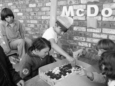 Nostalgia Yuk! Begini Suasana Gerai McDonalds Tahun 1970an