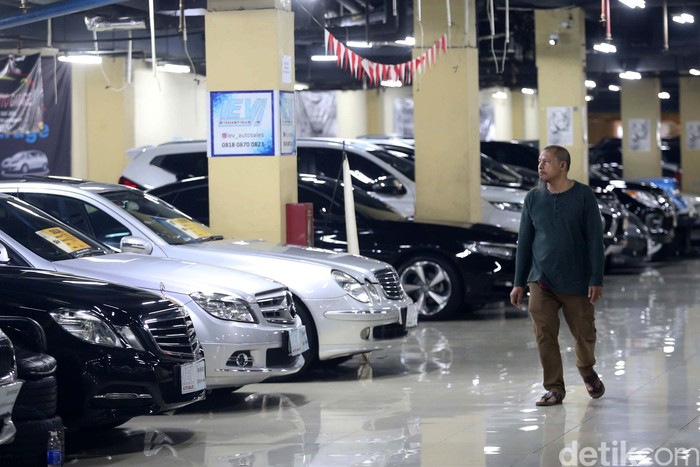 Penjualan mobil bekas cenderung naik dibandingan penjulana mobil baru. Hal ini karena harga mobil bekas lebih terjangkau.