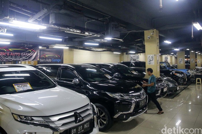 Penjualan mobil bekas cenderung naik dibandingan penjulana mobil baru. Hal ini karena harga mobil bekas lebih terjangkau.