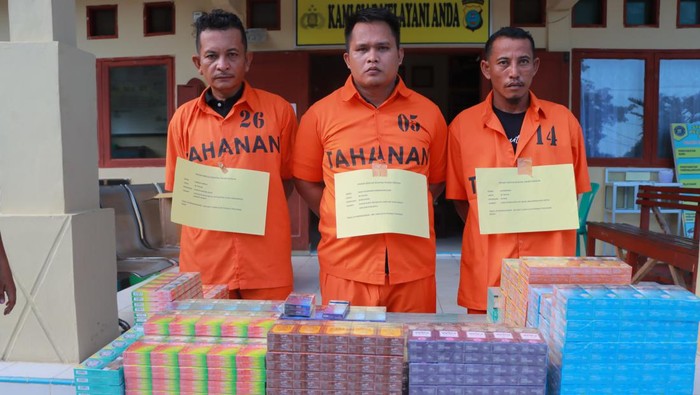 Pelaku dan penadang mobil bermuatan rokok di Sibolga. (DOk Polres Sibolga)
