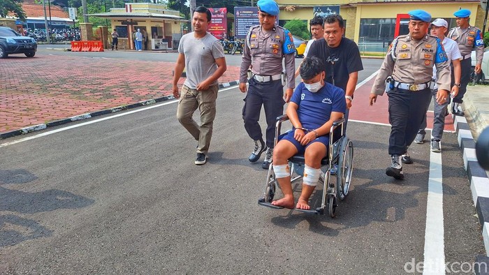 Pelaku inisial MAS (21) saat diamankan polisi.