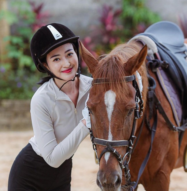 Berparas cantik dan bertubuh langsing membuat penampilan Puteri Modiyanti kerap banjir pujian. So pretty my queen, komentar salah seorang netizen. kakk ya ampun cantik bangetttt, tambah netizen lain. Foto: Instagram/@putmod