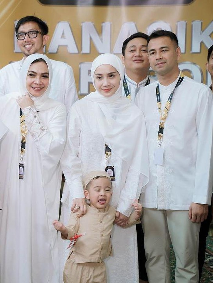 Raffi Ahmad Raffi Ahmad bersama keluarga akan menjalankan ibadah haji.