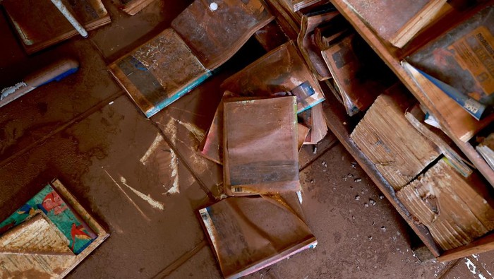 A view of a flooded classroom at school after floods due to heavy rains in Porto Alegre, Rio Grande do Sul, Brazil, May 22, 2024. REUTERS/Diego Vara
