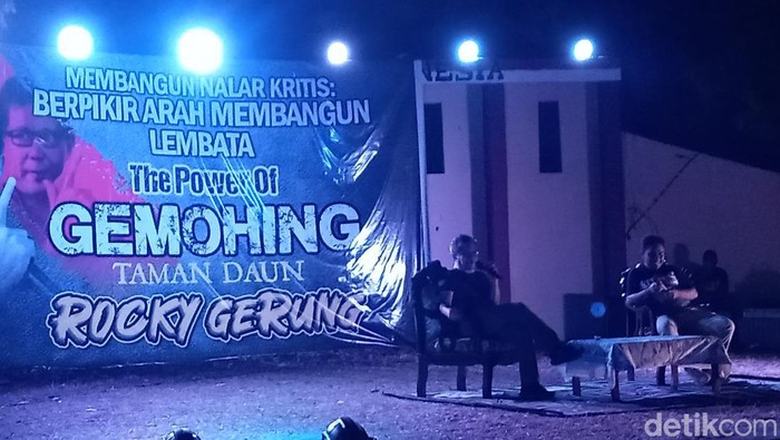 Rocky Gerung dalam acara diskusi di Lembata, Rabu (29/5/2024).
