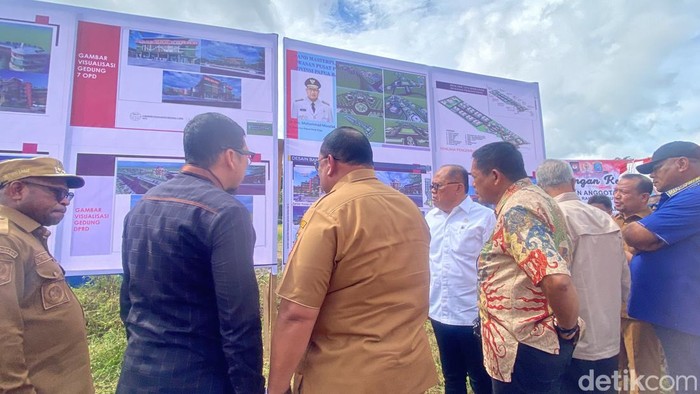 Rombongan Komisi II DPR RI meninjau lokasi proyek pusat perkantoran Pemprov Papua Barat Daya.
