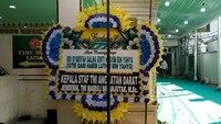 Karangan bunga duka dari Kepala Staf TNI Angkatan Darat Jenderal TNI Maruli Simanjuntak di rumah duka istri Habib Luthfi, Syarifah Salma di Pekalongan.