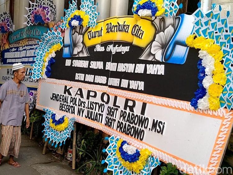 Deretan Karangan Bunga Duka Istri Habib Luthfi, Ada dari Kapolri-Panglima TNI