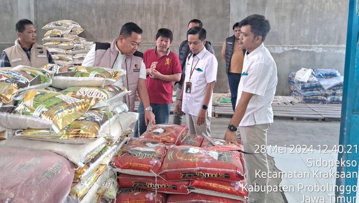 Satgas Pangan Polri meninjau gudang penggilingan beras di Probolinggi, Jawa Timur.