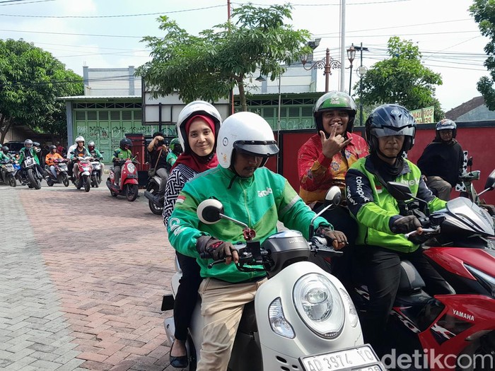 Sekretaris Daerah (Sekda) Klaten, Jajang Prihono mengembalikan formulir pendaftaran bakal Calon Bupati Klaten ke Kantor DPC PDIP Klaten, Rabu (29/5/2024).