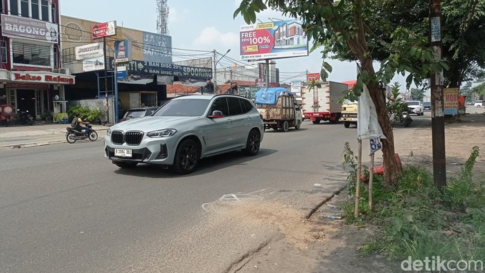 Seorang mahasiswi tewas sebab kecelakaan dengan truk di Tangsel. Kecelakaan itu membuat warga sampai ketakutan. (Taufiq S/detikcom)