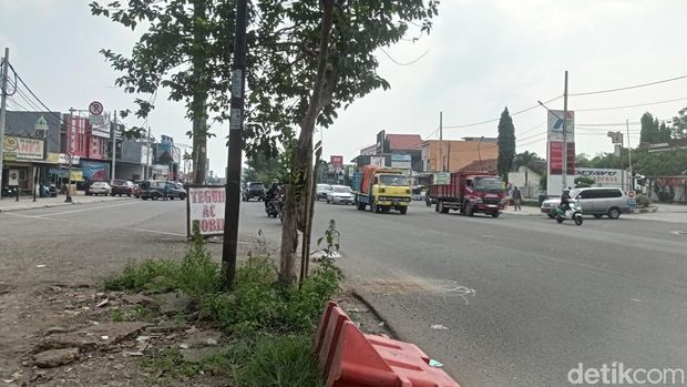 Seorang mahasiswi tewas sebab kecelakaan dengan truk di Tangsel. Kecelakaan itu membuat warga sampai ketakutan. (Taufiq S/detikcom)