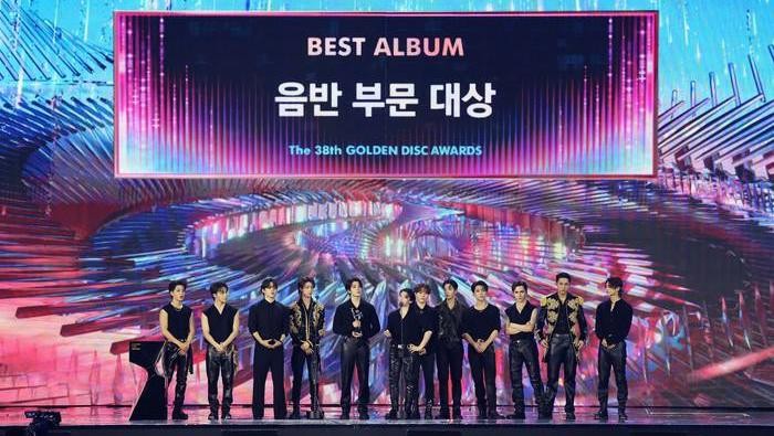 Seventeen di Golden Disc Awards Jakarta Seventeen di Golden Disc Awards Jakarta