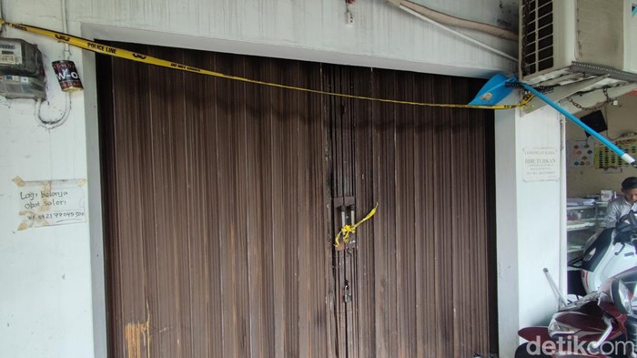 Suasana salon filler payudara yang ditutup polisi usai ada korban meninggal di Tambakbayan, Depok, Sleman, Rabu (29/5/2024).