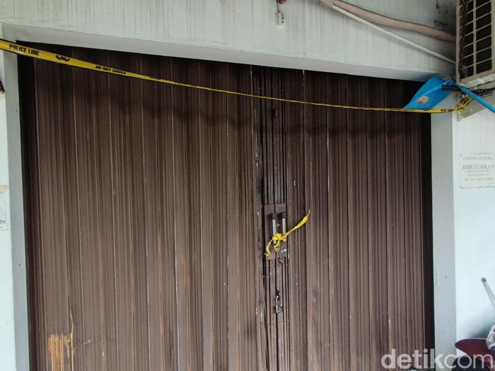 Suasana salon filler payudara yang ditutup polisi usai ada korban meninggal di Tambakbayan, Depok, Sleman, Rabu (29/5/2024).