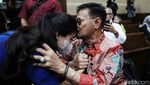 Momen SYL Peluk Istri dan Cium Kening Cucu Sebelum Sidang