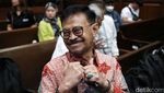 Momen SYL Peluk Istri dan Cium Kening Cucu Sebelum Sidang