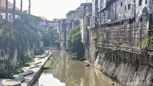 Tampilan Tukad Badung yang berada di kawasan Jalan Hasanuddin, Denpasar , Bali pada Selasa (28/5/2024). (Ni Made Lastri Karsiani Putri-detikBali)