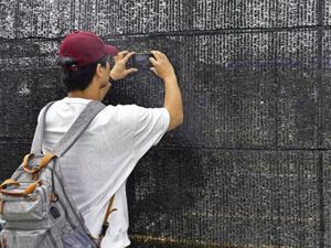 Tirai Penghalang Gunung Fuji Baru Terpasang, eh... Sudah Bolong Aja