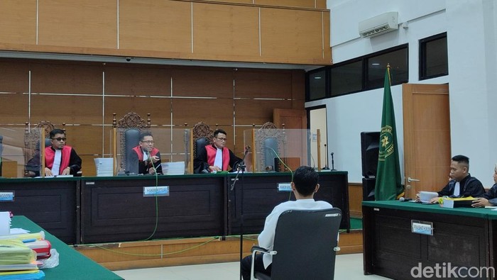 Terdakwa Iskandar di Pengadilan Tipikor Serang