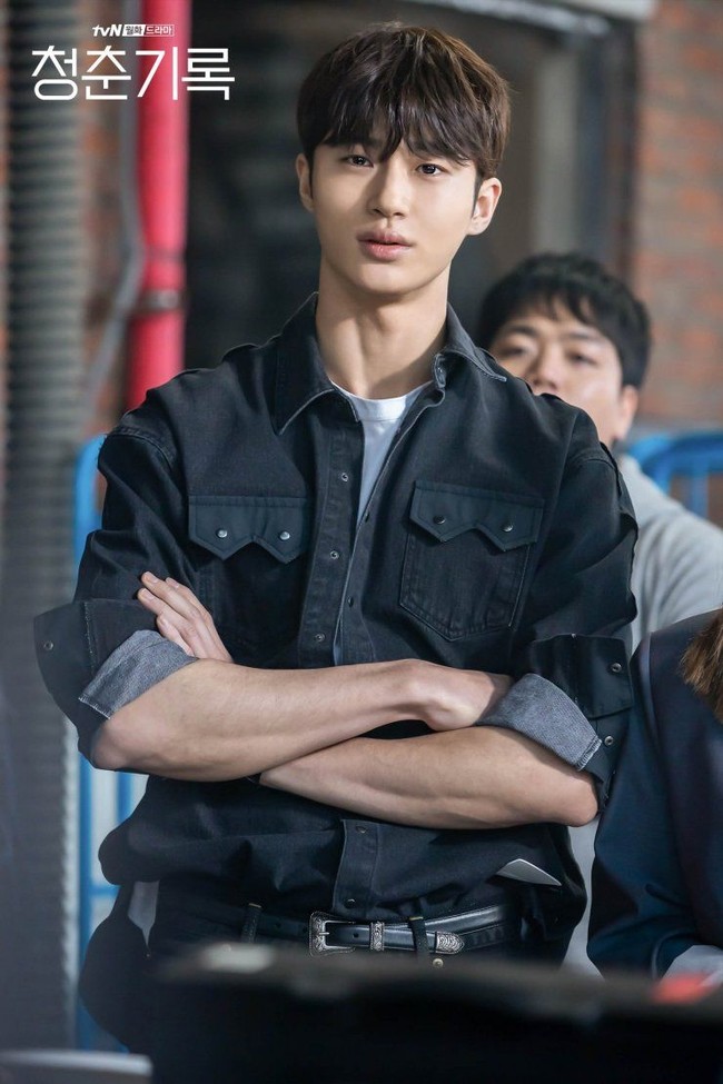 Nama Byeon Woo Seok mulai banyak dikenal setelah membintangi drama Korea Record of Youth (2020) bersama Park Bo Gum. Keduanya dikisahkan sebagai sahabat yang akhirnya jadi rival di dunia modeling. Foto: Instagram