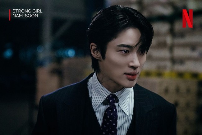 Byeon Woo Seok kemudian jadi pemeran antagonis dalam spin-off drama Korea Strong Woman Do Bong Soon, Strong Girl Nam Soon. Dia merupakan seorang CEO yang diam-diam punya kekuatan super. Foto: Instagram