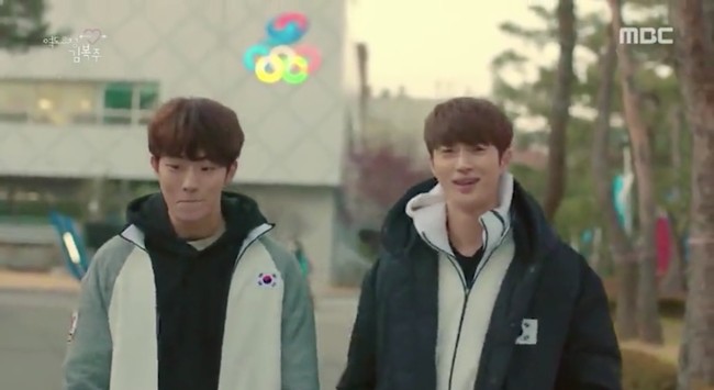 Di tahun yang sama, Byeon Woo Seok beradu akting dengan rekan sesama model Nam Joo Hyuk di drama Korea Weightlifting Fairy Kim Bok Joo sebagai senior di kampus. Foto: Instagram