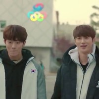 Di tahun yang sama, Byeon Woo Seok beradu akting dengan rekan sesama model Nam Joo Hyuk di drama Korea Weightlifting Fairy Kim Bok Joo sebagai senior di kampus. Foto: Instagram