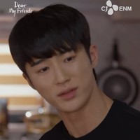 Berkali-kali ditolak casting, Byeon Woo Seok akhirnya memulai debut akting lewat drama Korea Dear My Friends pada tahun 2016. Byeon Woo Seok tampil singkat sebagai keponakan dari Youn Yuh Jung. Foto: Instagram