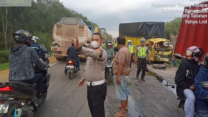 Truk adu banteng di Jalinsum Banyuasin sebabkan satu orang tewas