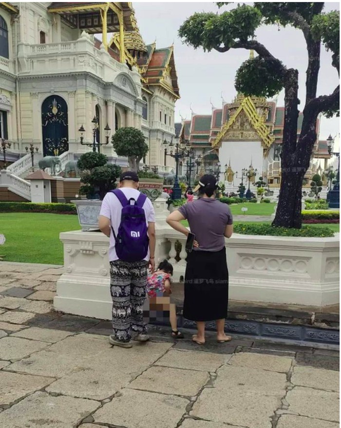 Turis China BAK di situs suci Thailand