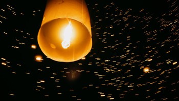 Momen lampion Waisak. Foto: Ulet Ifansasti