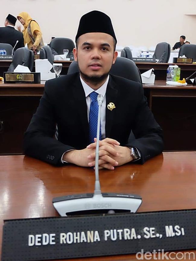 Wakil Ketua DPW PAN Banten, Dede Rohana Putra. (M Iqbal/detikcom)