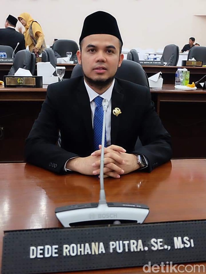 Wakil Ketua DPW PAN Banten, Dede Rohana Putra. (M Iqbal/detikcom)