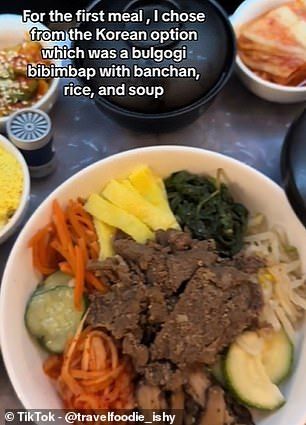 Wanita Ini Ungkap Makanan di Penerbangan Kelas Bisnis Sangat Nikmat!