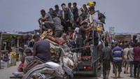 Badan PBB untuk urusan pengungsi Palestina UNRWA mengungkap sekitar 1 juta orang meninggalkan Kota Rafah, Jalur Gaza, sejak tiga pekan terakhir. (AP Photo/Abdel Kareem Hana)