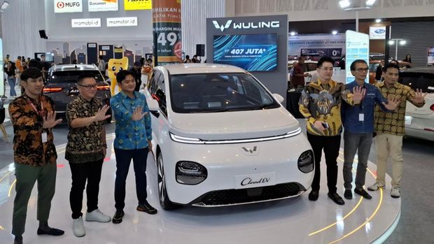 Wuling Cloud EV di IIMS Surabaya 2024.