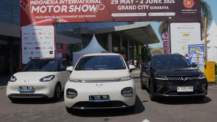 Wuling Cloud EV di IIMS Surabaya 2024.